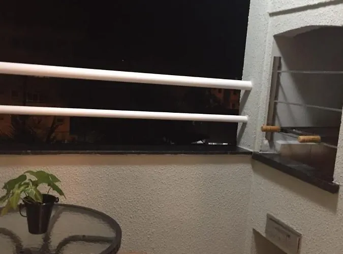 Apartamento novíssimo a 3 quadras da praia, com piscina, sala de jogos e sauna!! Ubatuba